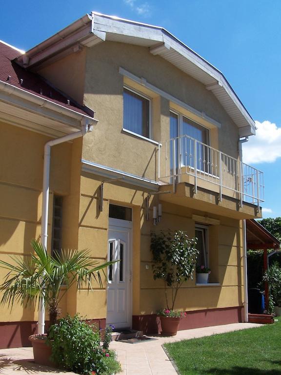 Akacia Apartment - Free Inside Parking, 2 Bedrooms, Garden, Next To Centre Boedapest Buitenkant foto