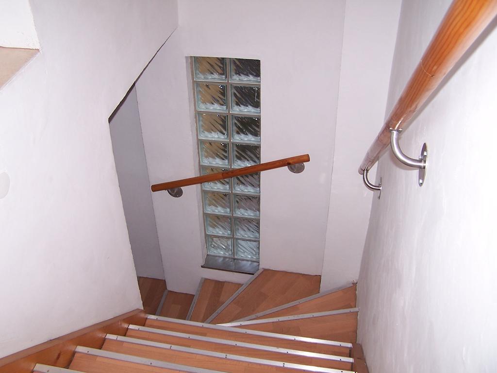 Akacia Apartment - Free Inside Parking, 2 Bedrooms, Garden, Next To Centre Boedapest Kamer foto