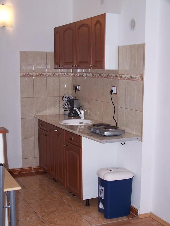 Akacia Apartment - Free Inside Parking, 2 Bedrooms, Garden, Next To Centre Boedapest Kamer foto