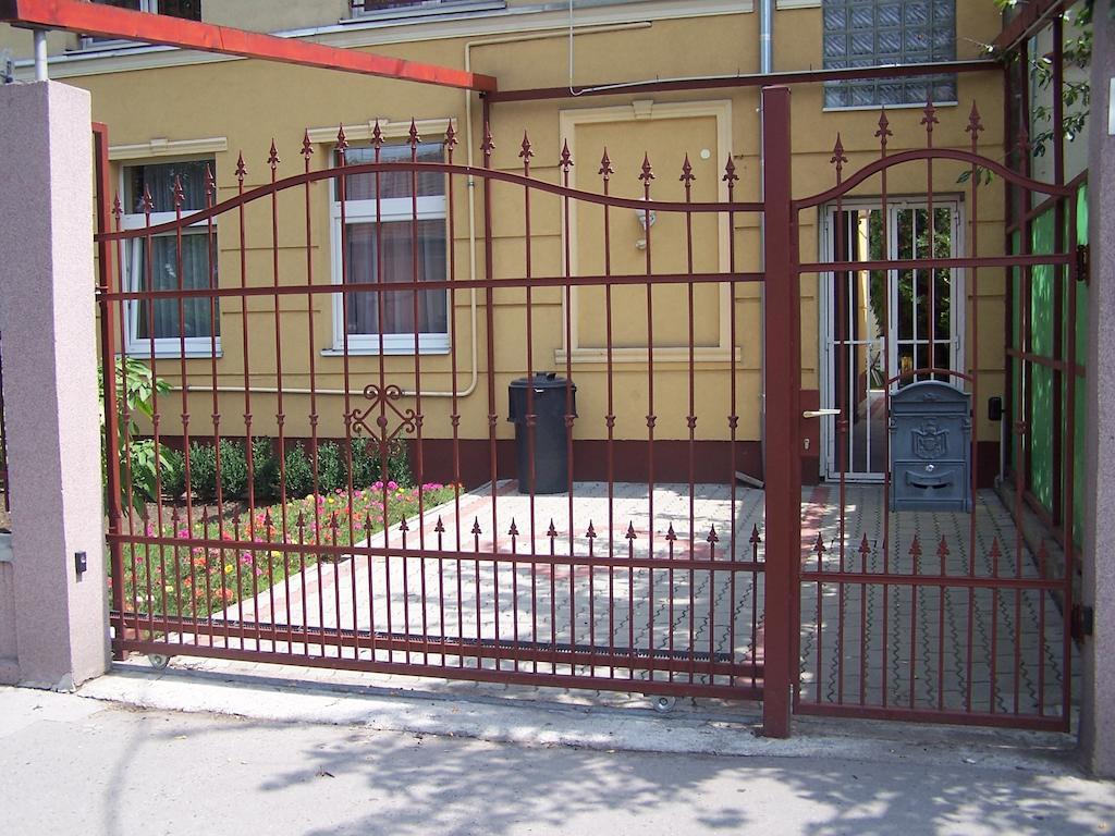 Akacia Apartment - Free Inside Parking, 2 Bedrooms, Garden, Next To Centre Boedapest Buitenkant foto