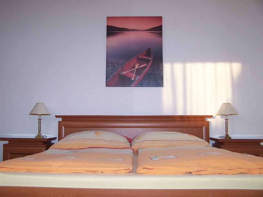 Akacia Apartment - Free Inside Parking, 2 Bedrooms, Garden, Next To Centre Boedapest Kamer foto