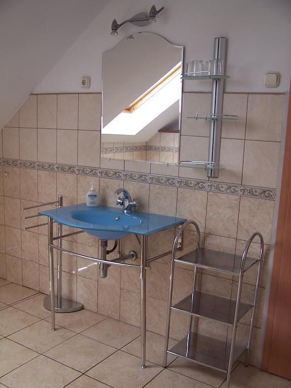 Akacia Apartment - Free Inside Parking, 2 Bedrooms, Garden, Next To Centre Boedapest Kamer foto